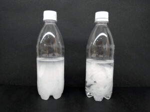 左トイレットペーパー 右ティシュペーパー 30回ふった後調整